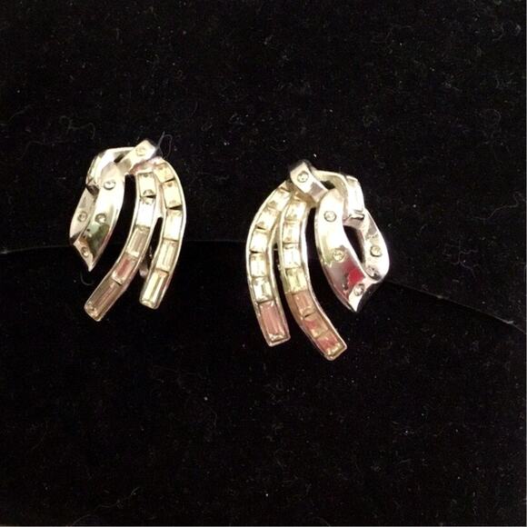CROWN TRIFARI DECO RHODIUM BAGUETTE RHINESTONE SWIRL/WATERFALL CLIP EARRINGS - Picture 1 of 2